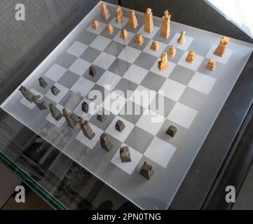 échecs sculptés par un prisonnier à Dachau à l'aide d'un couteau à manger au printemps 1933 Banque D'Images