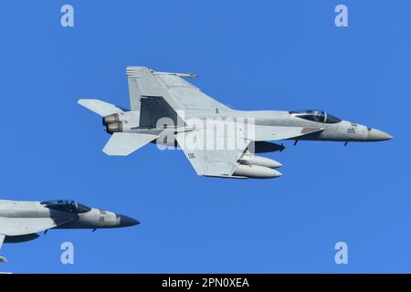 Préfecture de Kanagawa, Japon - 04 mai 2017 : Boeing F-18E Super Hornet multirôle de la Marine des États-Unis d'Amérique de VFA-27 Royal Maces. Banque D'Images
