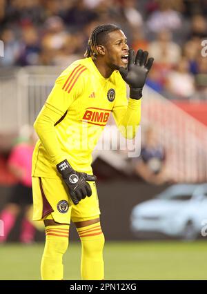 Chicago, États-Unis, 15 avril 2023. Andre Blake, gardien de but de l'Union de Philadelphie (MLS) dirige ses coéquipiers contre le Chicago Fire FC à Soldier Field à Chicago, il, États-Unis. Credit: Tony Gadomski / toutes les images de sport / Alamy Live News Banque D'Images