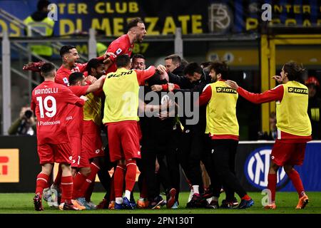 Milan, Italie. 16 avril 2023. Luca Caldirola d'AC Monza fête avec ses coéquipiers après avoir marqué un but lors du match de football Serie A entre le FC Internazionale et l'AC Monza. Credit: Nicolò Campo/Alay Live News Banque D'Images