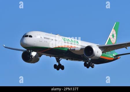 Préfecture de Chiba, Japon - 28 novembre 2021: EVA Air Boeing B787-9 Dreamliner (B-17882) avion passager. Banque D'Images