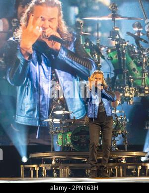 MIAMI, FL - AVRIL 15: Fher Olvera de MANA se produit pendant LA TOURNÉE de MANA Mexique Lindo y Querido 2023 au Centre Kaseya sur 15 avril 2023 à Miami, Floride. (Photo d'Alberto E. Tamargo/Sipa USA) Banque D'Images