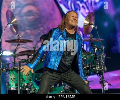 MIAMI, FL - AVRIL 15: Fher Olvera de MANA se produit pendant LA TOURNÉE de MANA Mexique Lindo y Querido 2023 au Centre Kaseya sur 15 avril 2023 à Miami, Floride. (Photo d'Alberto E. Tamargo/Sipa USA) Banque D'Images