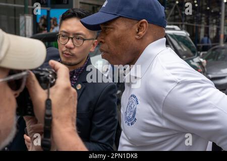 New York, États-Unis. 15th avril 2023. Le maire de New York, Eric Adams, participe à la parade annuelle du jour du tartan 25th à Manhattan. Crédit : SOPA Images Limited/Alamy Live News Banque D'Images