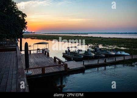 Vue sur le fleuve Zambèze, Royal Zambèze Lodge, Zambie, Afrique Banque D'Images