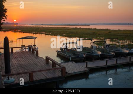 Vue sur le fleuve Zambèze, Royal Zambèze Lodge, Zambie, Afrique Banque D'Images