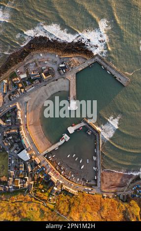 Port et ville de Stonehaven au lever du soleil en été Banque D'Images