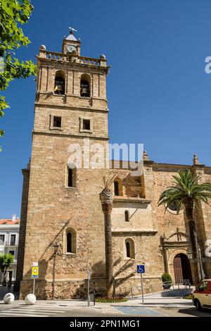 Villanova de la Serena, Espagne - 26 juin 2022 : clocher de l'église de Villanova de la Serena (Espagne) Banque D'Images