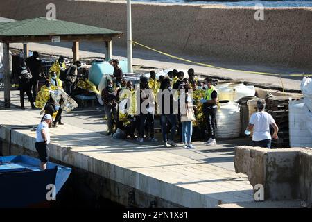 Lampedusa , Sicile, 7 novembre le 2022 novembre, des migrants ont été secourus ces derniers jours par la garde côtière italienne et débarqués sur l'île de Lampedusa le 2022. Banque D'Images