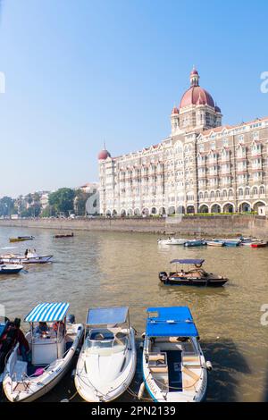 Vue vers le Taj Mahal Palace Hotel, Colaba, Mumbai, Inde Banque D'Images