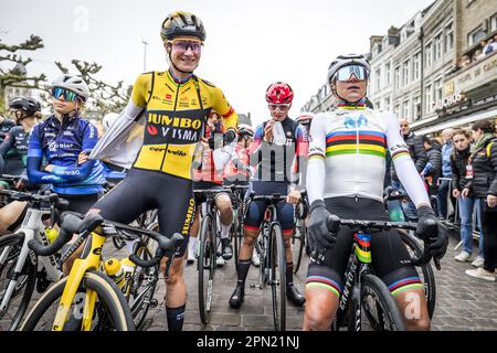 MAASTRICHT - Marianne vos (L) et Annemiek van Vleuten (R) avant le début de l'édition Amstel Gold Race Ladies sur 16 avril 2023 à Maastricht, pays-Bas. ANP MARCEL VAN HOORN pays-bas - belgique sortie crédit: ANP/Alay Live News Banque D'Images