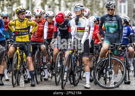 MAASTRICHT - Marianne vos (L) et Annemiek van Vleuten (R) avant le début de l'édition Amstel Gold Race Ladies sur 16 avril 2023 à Maastricht, pays-Bas. ANP MARCEL VAN HOORN pays-bas - belgique sortie crédit: ANP/Alay Live News Banque D'Images