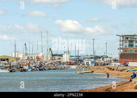 Port de plaisance et front de mer à Poole Harbour à Dorset, Angleterre, Royaume-Uni Banque D'Images