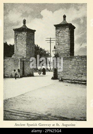 Ancienne porte d'entrée espagnole à St. Augustine du livre ' Highways and byways of the South ' par Clifton Johnson, 1865-1940 Date de publication 1904 Éditeur New York, The Macmillan Company; London, Macmillan and co., Limited Banque D'Images