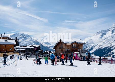 Skieurs de la Rosière, Bourg-St-Maurice, Auvergne-Rhône-Alpes, France, Europe Banque D'Images