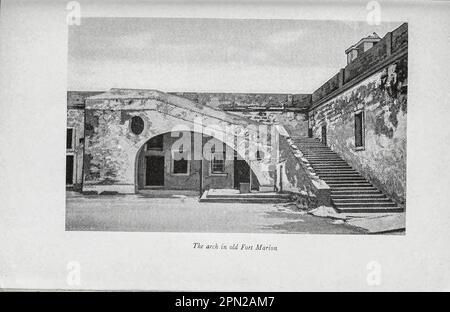 The Arch in Old fort Marion du livre ' Highways and byways of Florida; Human interest information for Travelers in Florida ' by Clifton Johnson, 1865-1940 Date de publication 1918 Éditeur New York, The Macmillan Company; Banque D'Images