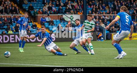 Kilmarnock, Écosse, Royaume-Uni. 16th avril 2023 ; Rugby Park, Kilmarnock, Écosse : Scottish Premiership football, Kilmarnock versus Celtic ; Matt O'Riley de Celtic pousses et scores pour le faire 3-0 en 18th minutes crédit: Action plus Sports Images/Alay Live News Banque D'Images