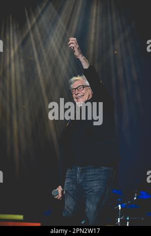 15 avril 2023, Naples, Italie: Le chanteur italien Nino d'Angelo se produit en direct avec sa nouvelle tournée il Poeta Che non sa Parlare à PalaPartenope à Naples. (Credit image: © Paola Visone/Pacific Press via ZUMA Press Wire) USAGE ÉDITORIAL SEULEMENT! Non destiné À un usage commercial ! Banque D'Images