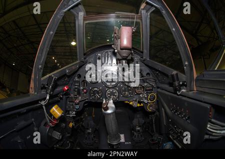 Intérieur cockpit d'un Messerschmitt BF109G-2/Trop Banque D'Images