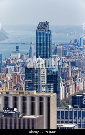 One57, un arbre bleu de deux tons sur le rang des milliardaires, contient des résidences en copropriété au-dessus de l'hôtel Park Hyatt. Banque D'Images