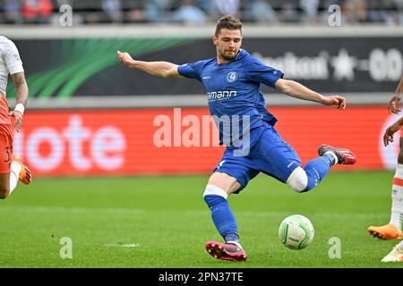 Hugo Cuypers de Gent photographié lors d'un match de football entre AA Gent et West Ham United lors du premier leeg du quart de finale de la Ligue de Conférence de l'UEFA pour la saison 2022-2023 , le dimanche 13 avril 2023 à Gent , Belgique . PHOTO SPORTPIX | Dirk Vuylsteke Banque D'Images