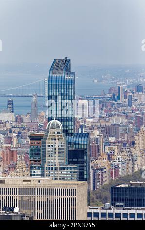 One57, un arbre bleu de deux tons sur le rang des milliardaires, contient des résidences en copropriété au-dessus de l'hôtel Park Hyatt. Banque D'Images