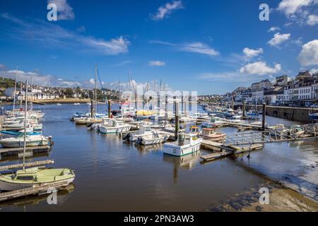 Le port d'Audierne sur le Goyen, Bretagne, France Banque D'Images