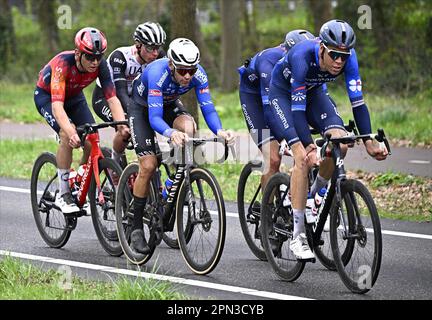 Valkenburg, pays-Bas. 16th avril 2023. MAGNUS SHEFFIELD d'Ineos Grenadiers, slovène Tadej Pogacar des Émirats Arabes Unis, belge Gianni Vermeersch d'Alpecin-Deceuninck et luxembourgeois Kevin Geniets de Groupama-FDJ photographié en action pendant la course cycliste d'une journée 'Amstel Gold Race', 253, 6 km de Maastricht à Valkenburg, pays-Bas Dimanche 16 avril 2023. BELGA PHOTO JASPER JACOBS crédit: Belga News Agency/Alay Live News Banque D'Images