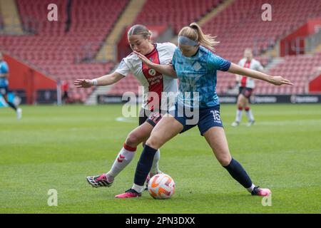 Southampton, Royaume-Uni. 16th avril 2023. Katie Wilkinson (20 Southampton) et Hayley Nolan (15 London City) en action pendant le championnat Womens entre Southampton et London City Lionesses au St Marys Stadium, Southampton (Tom Phillips/SPP) Credit: SPP Sport Press photo. /Alamy Live News Banque D'Images