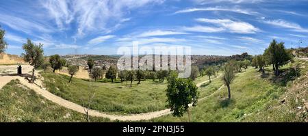 FES, Maroc : superbe horizon panoramique de la ville avec médina et ville Nouvelle entourée de collines vues de Borj Nord (Burj al-Shamal) fortification Banque D'Images