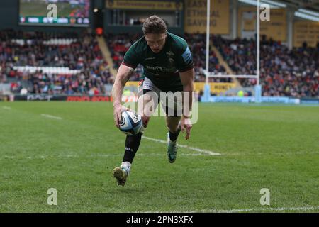 Chris Ashton, de Leicester Tigers, a marqué son premier rôle en 101st lors du match Gallagher Premiership au Mattioli Woods Welford Road Stadium, à Leicester. Date de la photo: Dimanche 16 avril 2023. Banque D'Images