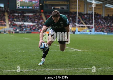 Chris Ashton, de Leicester Tigers, a marqué son premier rôle en 101st lors du match Gallagher Premiership au Mattioli Woods Welford Road Stadium, à Leicester. Date de la photo: Dimanche 16 avril 2023. Banque D'Images