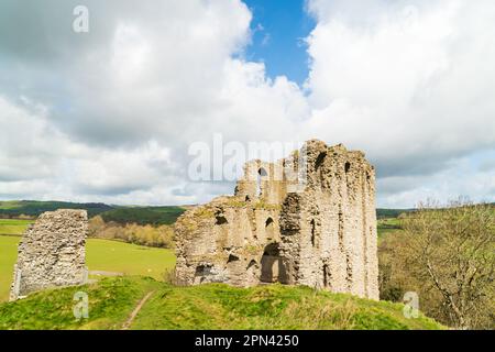 Une vue du nord de. Il ruines du château de Clun, une structure normande de 12th siècles à Shropshire, Royaume-Uni. Banque D'Images