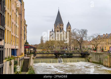 Paysage autour du Temple neuf, église protestante de Metz située en France Banque D'Images