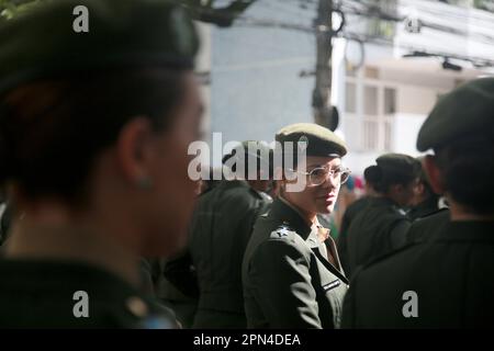 salvador, bahia, brésil - 7 septembre 2022 : le personnel militaire de la Marine brésilienne participe au défilé militaire commémorant l'indépendance Banque D'Images