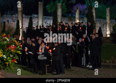 07 avril 2023 - Rome, Italie: Via Crucis (chemin de croix) le vendredi Saint, le pape François a suivi le rendez-vous du Colisée de la Casa Santa Marta pour éviter d'autres problèmes de santé quelques jours après avoir été admis à l'hôpital Gemelli. © Andrea Sabbadini Banque D'Images