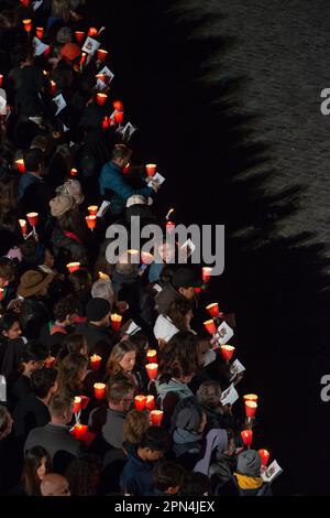 07 avril 2023 - Rome, Italie: Via Crucis (chemin de croix) le vendredi Saint, le pape François a suivi le rendez-vous du Colisée de la Casa Santa Marta pour éviter d'autres problèmes de santé quelques jours après avoir été admis à l'hôpital Gemelli. © Andrea Sabbadini Banque D'Images