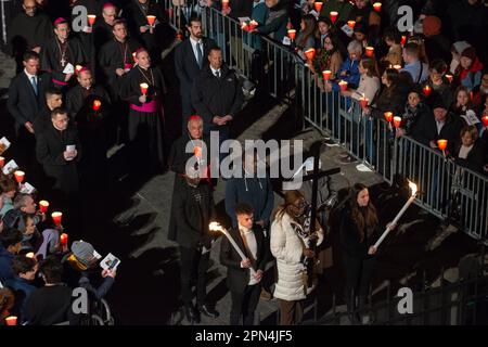 07 avril 2023 - Rome, Italie: Via Crucis (chemin de croix) le vendredi Saint, le pape François a suivi le rendez-vous du Colisée de la Casa Santa Marta pour éviter d'autres problèmes de santé quelques jours après avoir été admis à l'hôpital Gemelli. © Andrea Sabbadini Banque D'Images