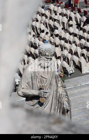 09 avril 2023 - Vatican : le Pape François préside la Sainte Messe et la Bénédiction Urbi et Orbi, le dimanche de Pâques à Saint La place de Pierre... © Andrea Sabbadini Banque D'Images