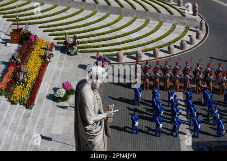 09 avril 2023 - Vatican : le Pape François préside la Sainte Messe et la Bénédiction Urbi et Orbi, le dimanche de Pâques à Saint La place de Pierre... © Andrea Sabbadini Banque D'Images