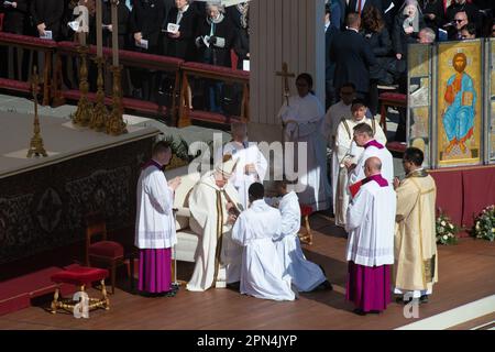 09 avril 2023 - Vatican : le Pape François préside la Sainte Messe et la Bénédiction Urbi et Orbi, le dimanche de Pâques à Saint La place de Pierre... © Andrea Sabbadini Banque D'Images