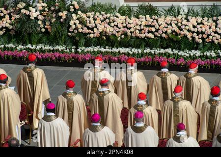 09 avril 2023 - Vatican : le Pape François préside la Sainte Messe et la Bénédiction Urbi et Orbi, le dimanche de Pâques à Saint La place de Pierre... © Andrea Sabbadini Banque D'Images