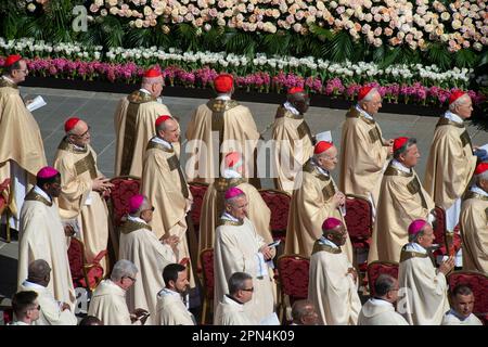 09 avril 2023 - Vatican : le Pape François préside la Sainte Messe et la Bénédiction Urbi et Orbi, le dimanche de Pâques à Saint La place de Pierre... © Andrea Sabbadini Banque D'Images