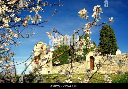 Tourtour a appelé le village dans le ciel de la Provence Banque D'Images