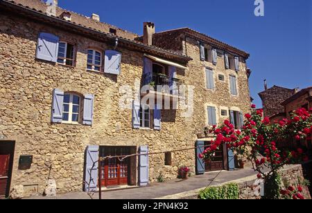 Tourtour a appelé le village dans le ciel de la Provence Banque D'Images