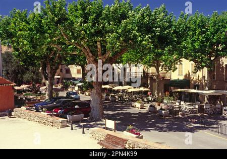 Tourtour a appelé le village dans le ciel de la Provence Banque D'Images