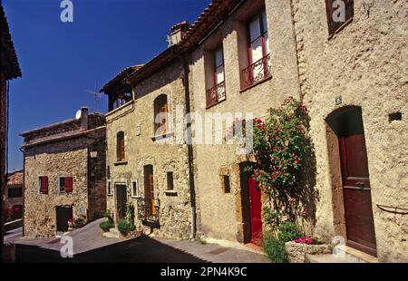 Tourtour a appelé le village dans le ciel de la Provence Banque D'Images