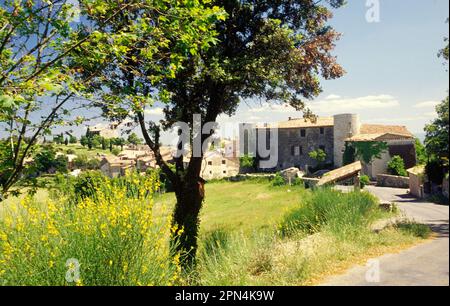 Tourtour a appelé le village dans le ciel de la Provence Banque D'Images