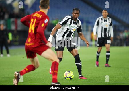 Rome, Italie. 16th avril 2023. Kingsley Ehizibue d'Udinese en action pendant le championnat italien Serie Un match de football entre COMME Roma et Udinese Calcio sur 16 avril 2023 au Stadio Olimpico à Rome, Italie - photo Federico Proietti/DPPI crédit: DPPI Media/Alamy Live News Banque D'Images