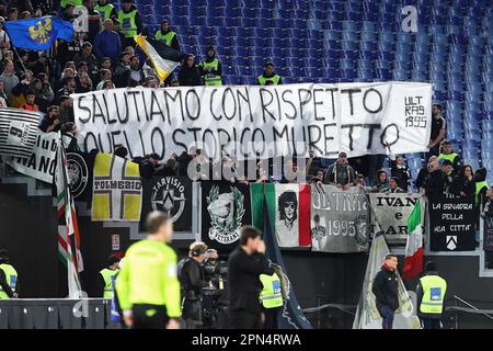 Rome, Italie. 16th avril 2023. Les supporters d'Udinese montrent une bannière pendant le championnat italien Serie Un match de football entre AS Roma et Udinese Calcio sur 16 avril 2023 au Stadio Olimpico à Rome, Italie - photo Federico Proietti/DPPI crédit: DPPI Media/Alamy Live News Banque D'Images